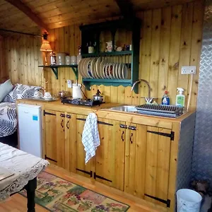 Luxury tent Lower Haven Shepherds Hut, Bath