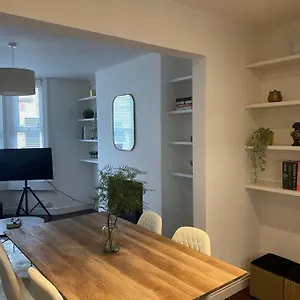 Apartment 12 Lorne Road By Mia Living Stylish & Modern 2 Bedroom, Bath